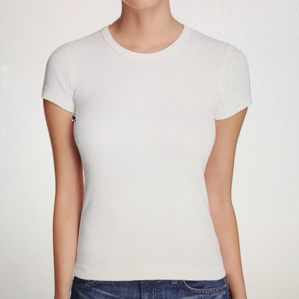 Three Dots T-shirt with Love heart on the back